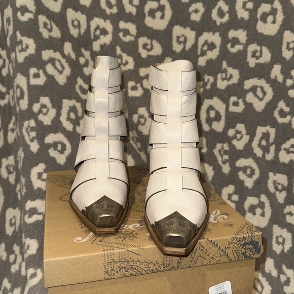 Free People Brayden Fisherman Boots in ECRU 🥰 New 🆕 & Never Worn 😍 - Picture 6 of 17